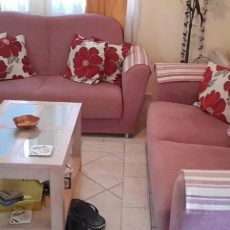 Chateaux B1 Apartment